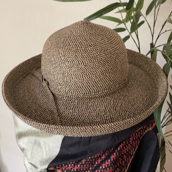 Beautiful Straw Hat for Summer - Picture 1 of 8